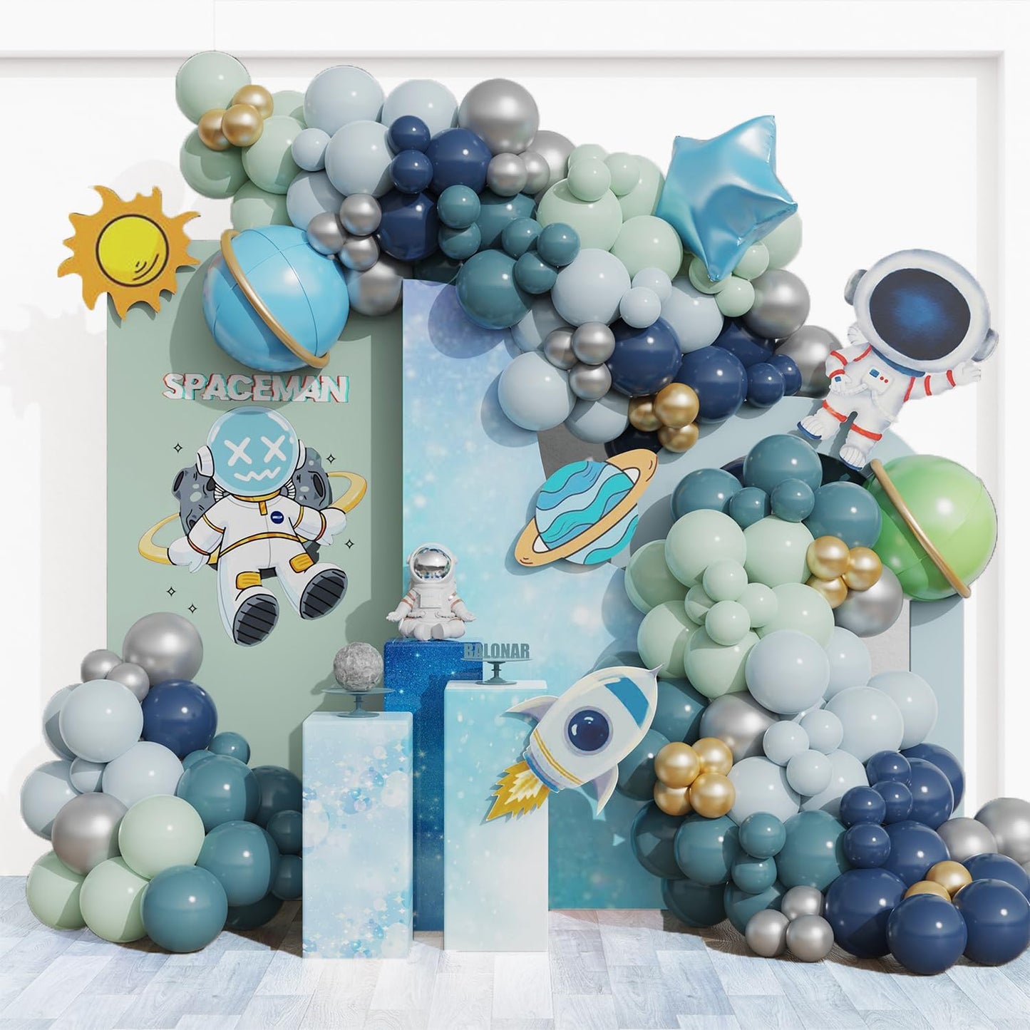ASTRONAUT BALLOON GARLAND