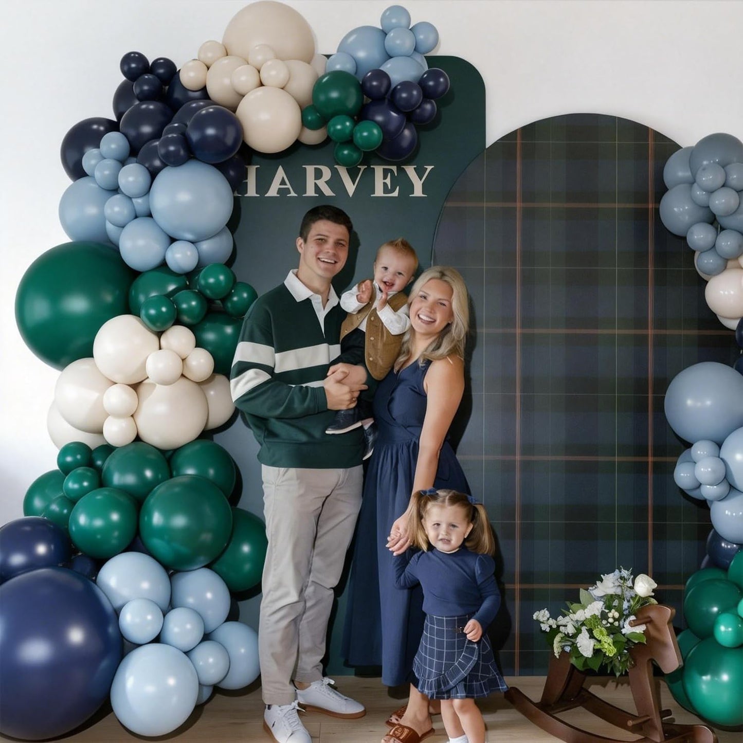 P0L0 B34R BALLOON GARLAND